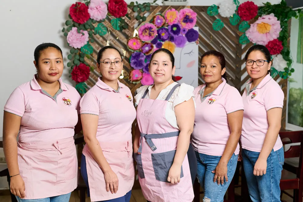 Parte del equipo de Nomimi en el local